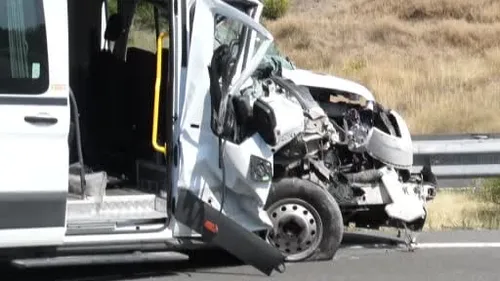 Ankara Cevreyolunda Servis Minibusu Tira Carpti Biri Agir 7 Yarali 1200 803072