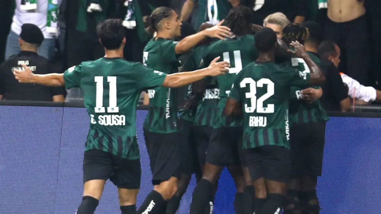 Kocaelispor Amedsporu 2 Golle Gecti Yesil Siyahlilar Ligdeki Ilk Galibiyetini Aldi 3355302 202608242325 2