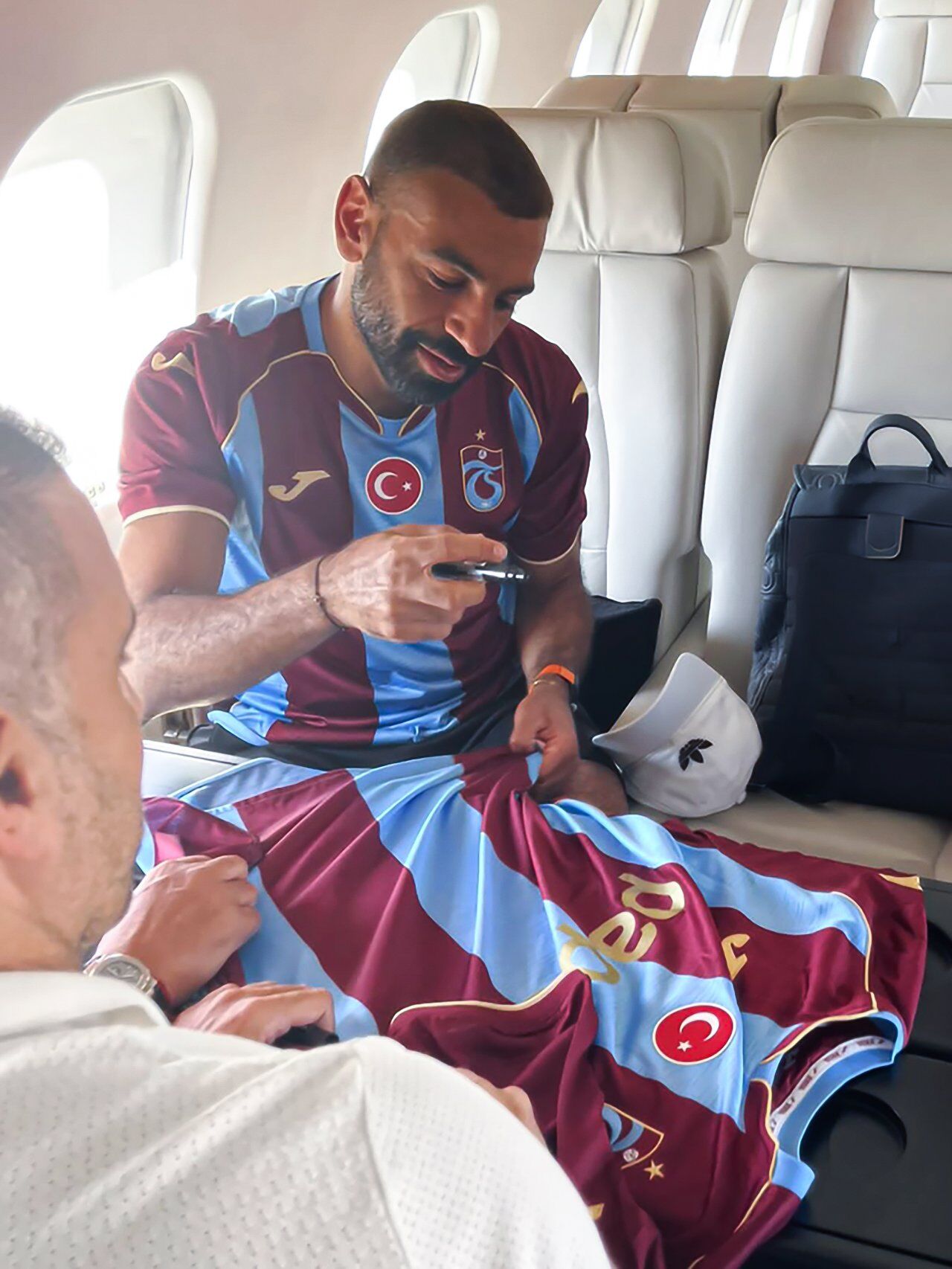 Mohamed Salah Trabzonspor Formasini Giydi Dunya Yildizindan Taraftara Ilk Mesaj 1807341 202608051114 20260805111440 1