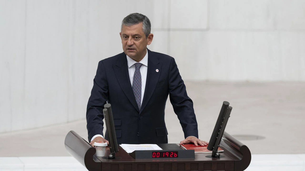 Ozgur Ozel Den Cerceve Yasa Aciklamasi Ben Ve Yonetici Arkadaslarim Evet Diyecegiz