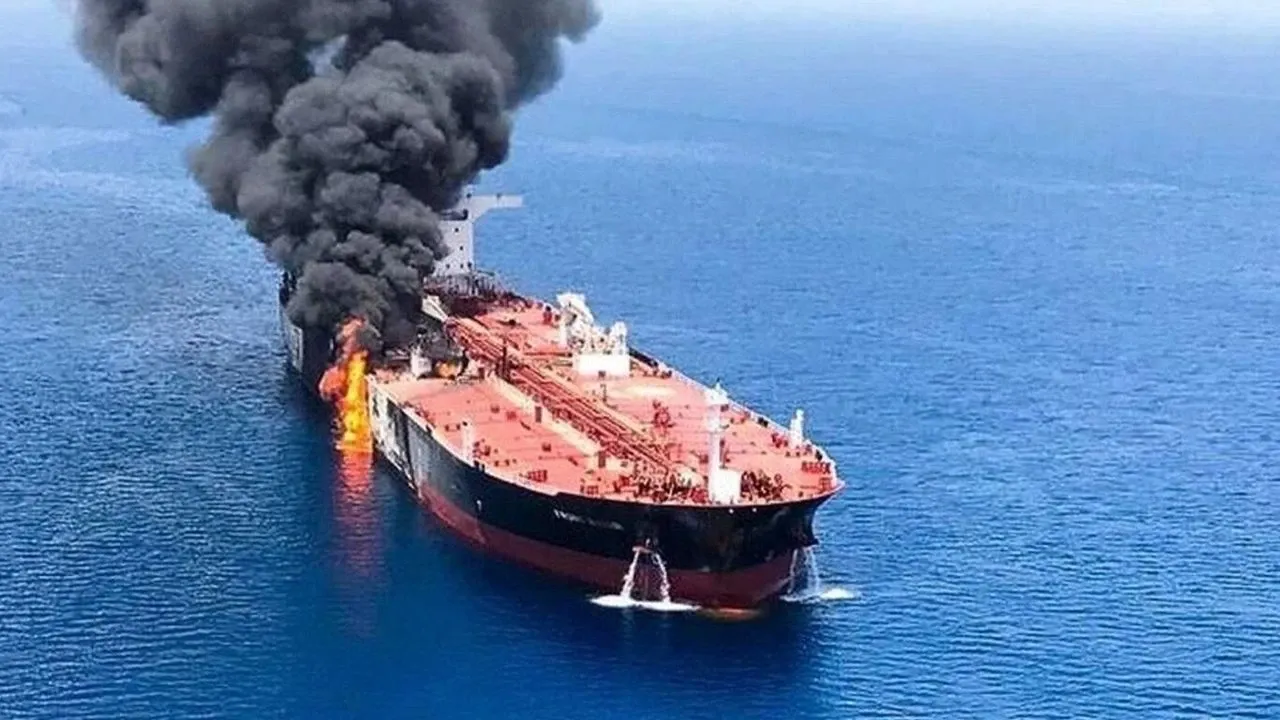 Tanker Devrim Muhafizlarinin Dosedigi Mayina Carpti