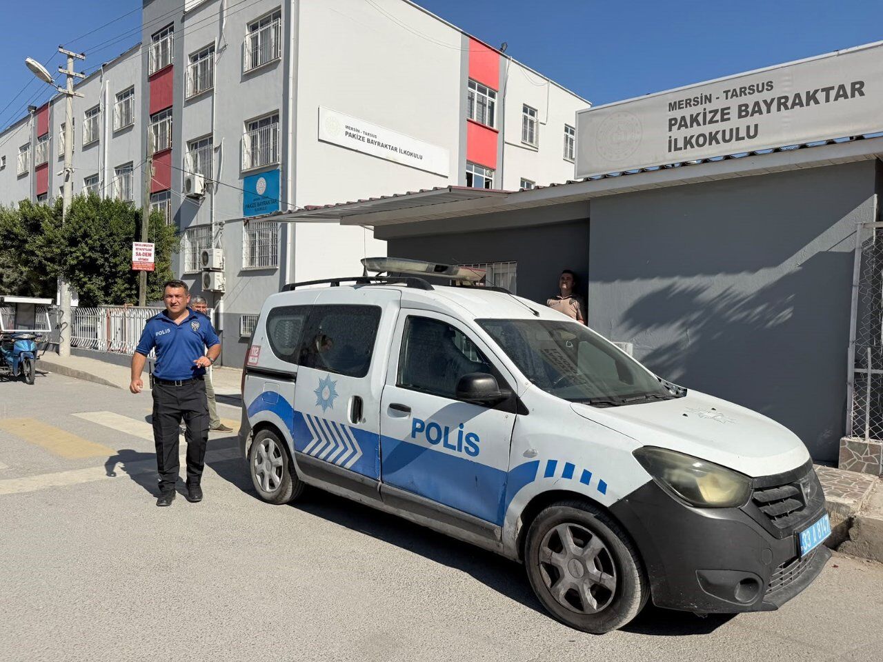 1 Sinif Ogrencisinin Cantasindan Tabanca Cikti Baba Gozaltinda 1818547 202609251645 20260925164523 1