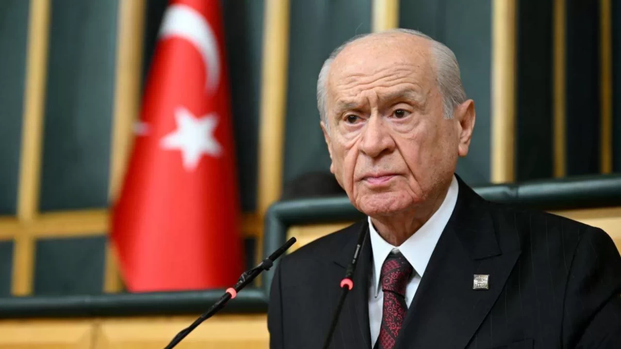 5 T E A Mhpden Turkiyenin Nufus Vizyonu Raporu 11 Maddelik Rapor Mhp Lideri Bahceliye Sunuldu
