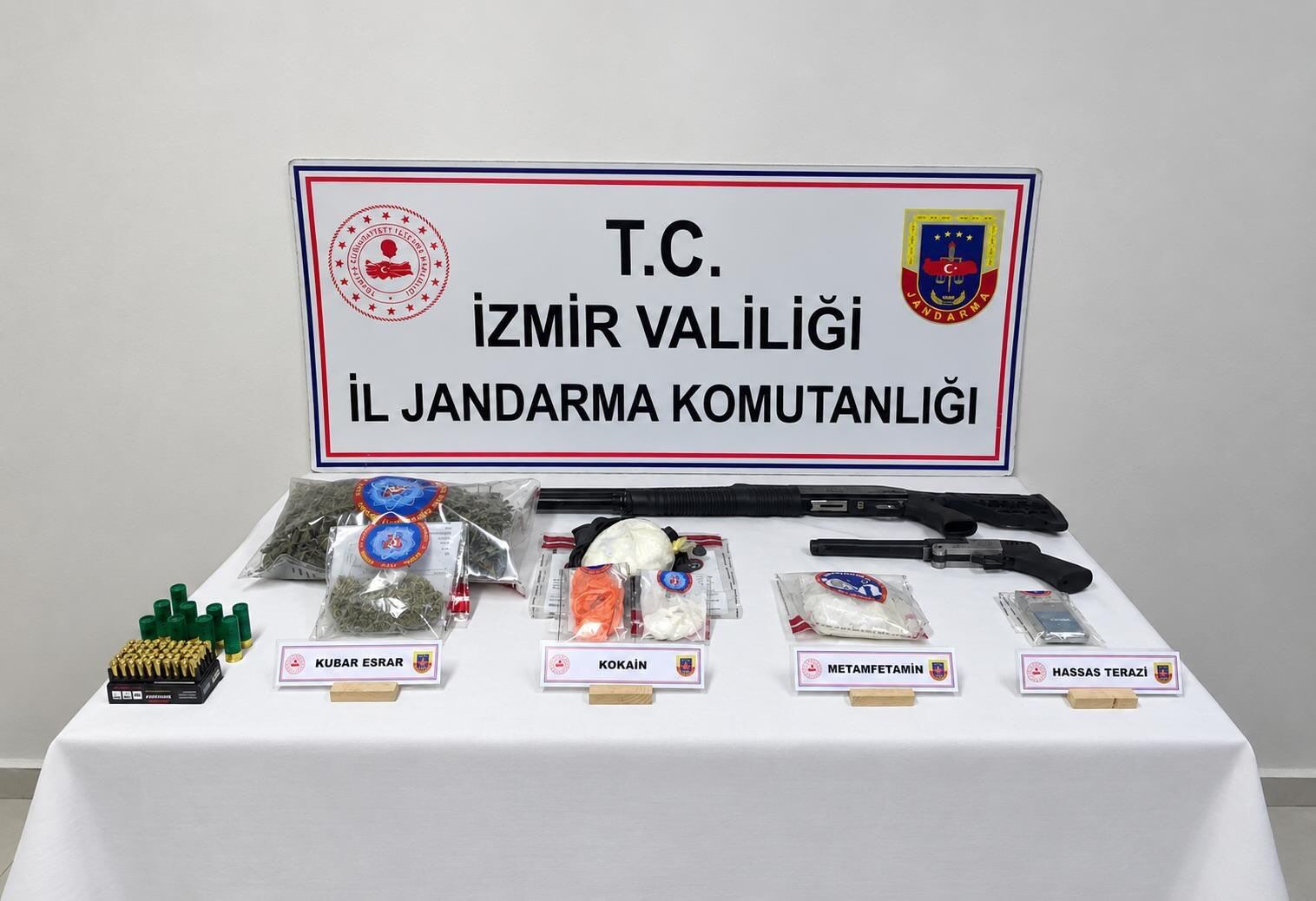 İzmir'de uyuşturucu operasyonu! 1 kilo kokain ele geçirildi