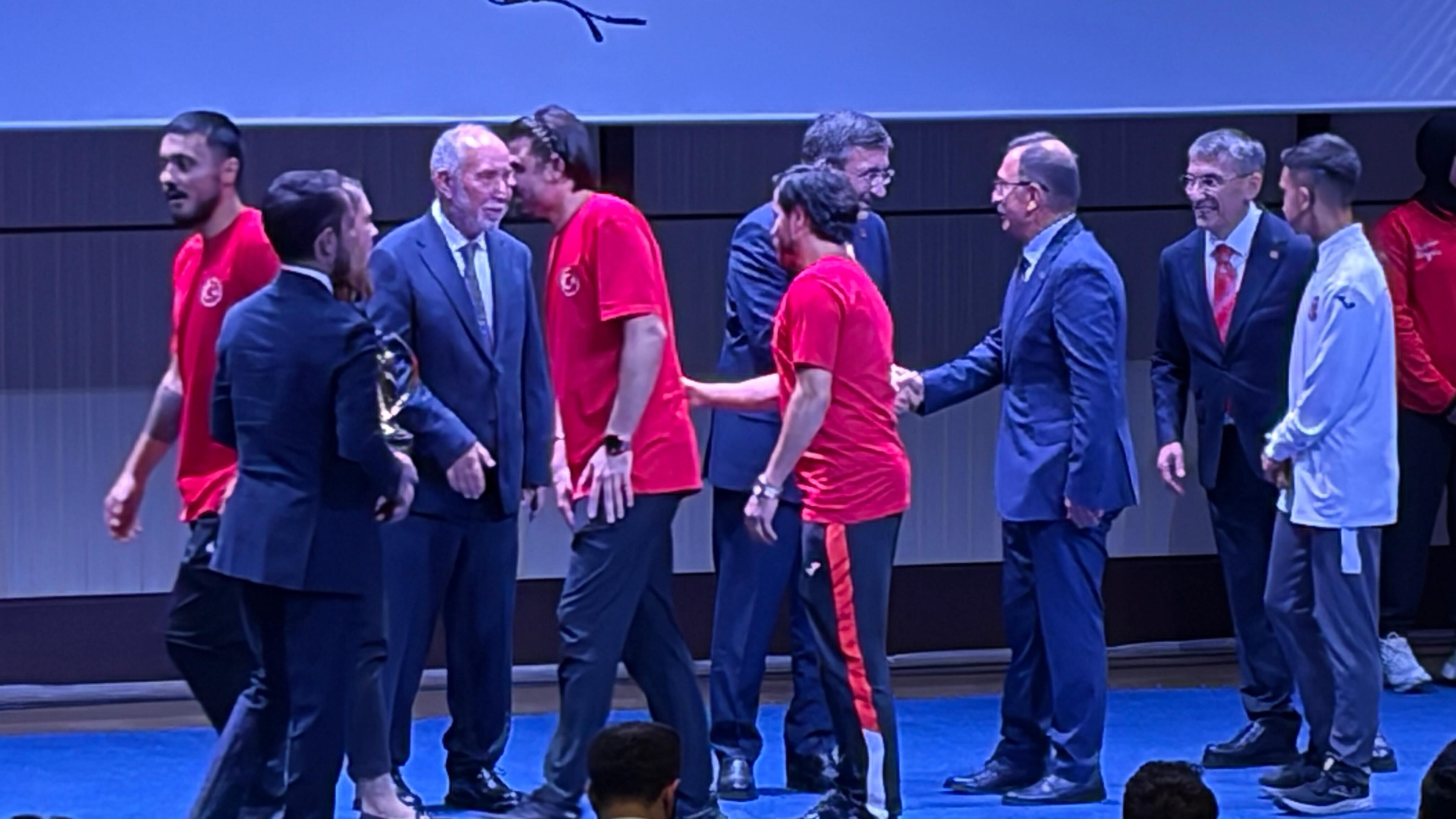 Cumhurbaşkanı Yardımcısı Yılmaz, Türkiye'deki gençlik ve spor tesisi sayısını açıkladı