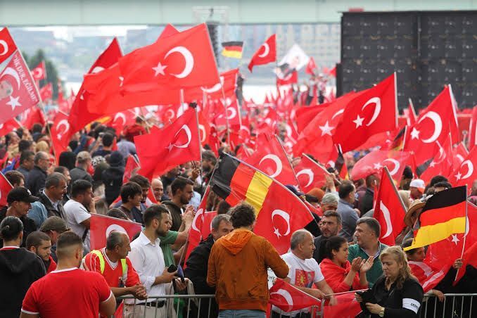 Almanya, Türkiye'nin Geçmişte Tecrübe Ettiği Çok Parçalı Ve Kırılgan Koalisyonlar Dönemine Adım Attı (6)