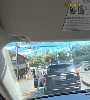 Amerika’da trafikte başlayan tartışma kavgaya dönüştü! Türk sürücü o anları kaydetti