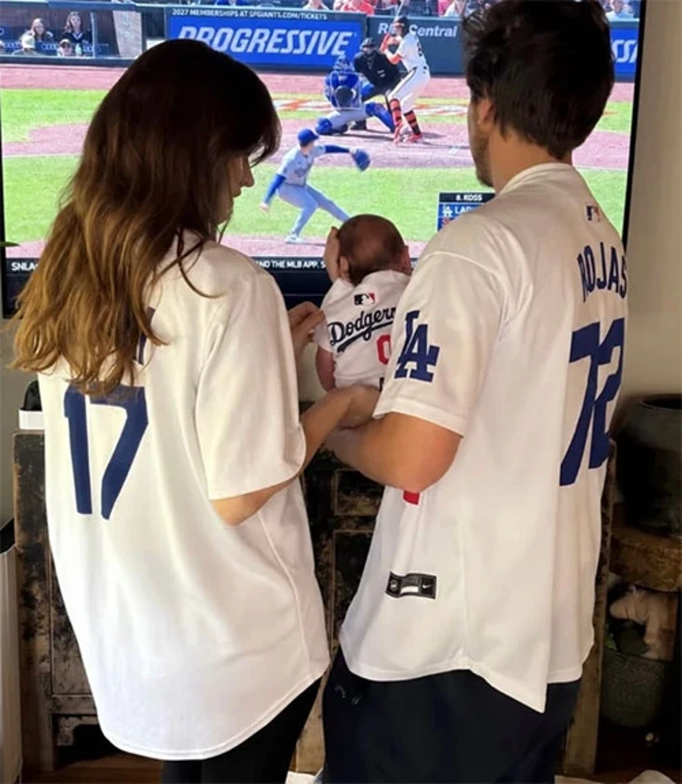 Barbara Palvin Ve Dylan Sprouse’tan Sürpriz Müjdee İlk Bebek Çoktan Doğmuş
