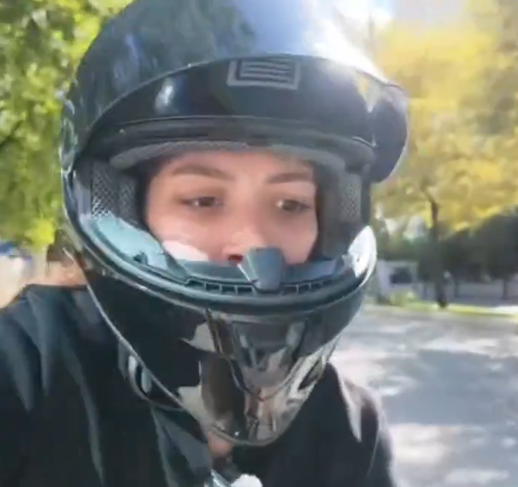 İlk kez trafiğe çıkan motosiklet sürücüsü kaza anını paylaştı