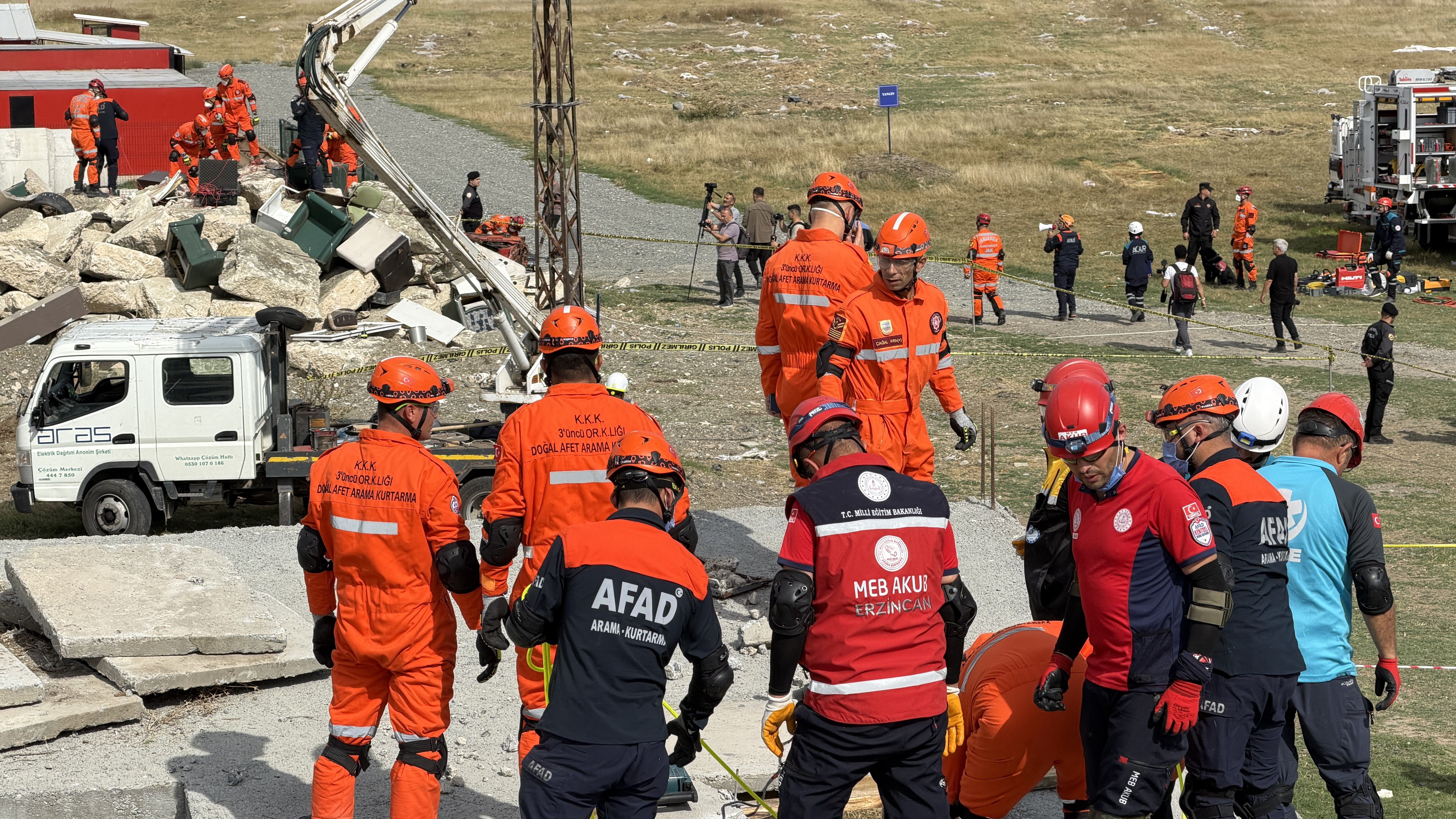 Erzincan’da 6,9’luk deprem senaryosu! 1052 personel sahaya indi