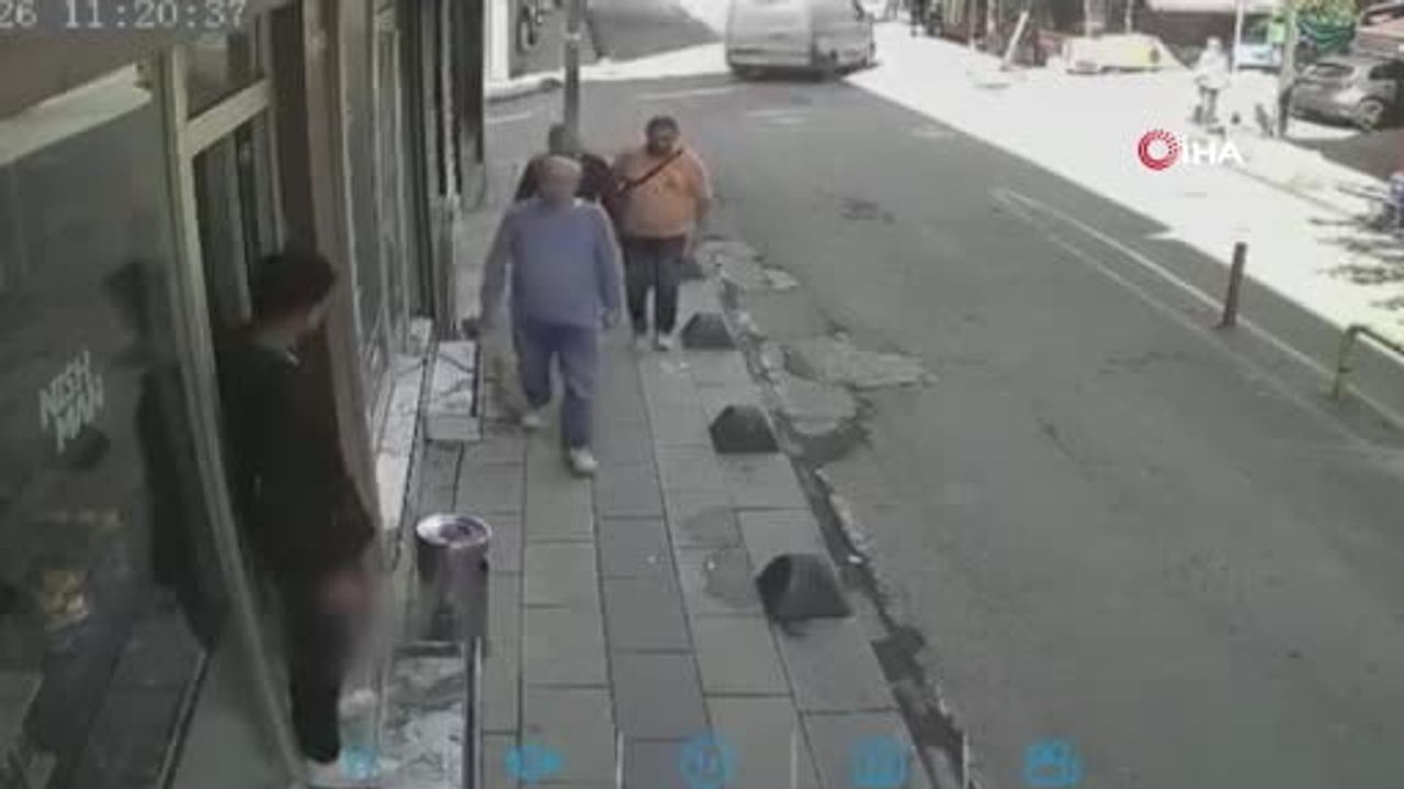 Kaldirimdaki Yayalara Carpan Arac Bayrampasa Da Berber Dukkanina Carpti 2 Si Agir 5 Yarali 1200 711275
