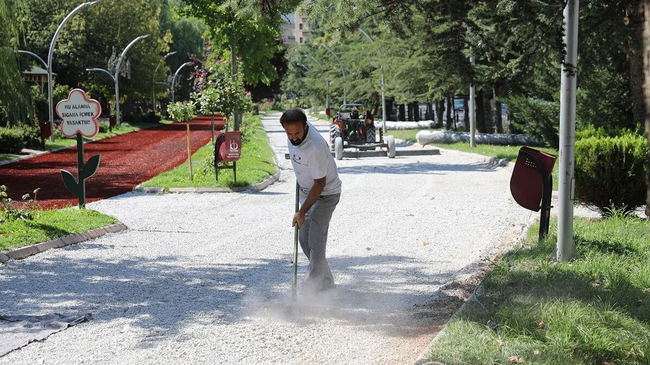 Keçiören’de yürüyüş yollarında yenileme mesaisi