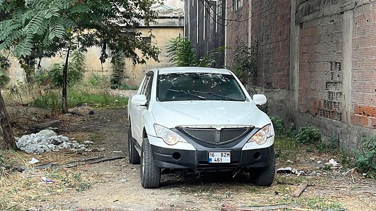 Kendini araca kilitledi! Polisin ikna çabası yetmedi