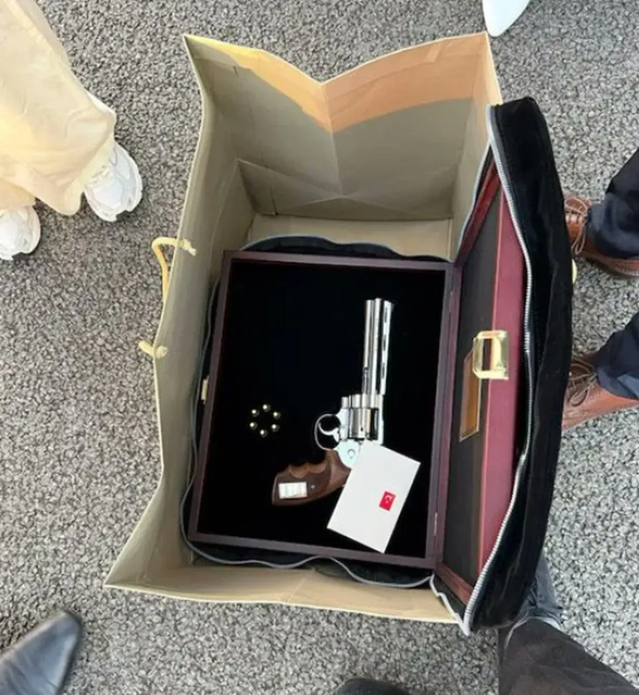 Liderler Erdoganin Hediyesi Revolver Tabancalari Ne Yapti Bazisi Sakladi Bazisi Muzey 1802295 202607091752 20260709175213 2