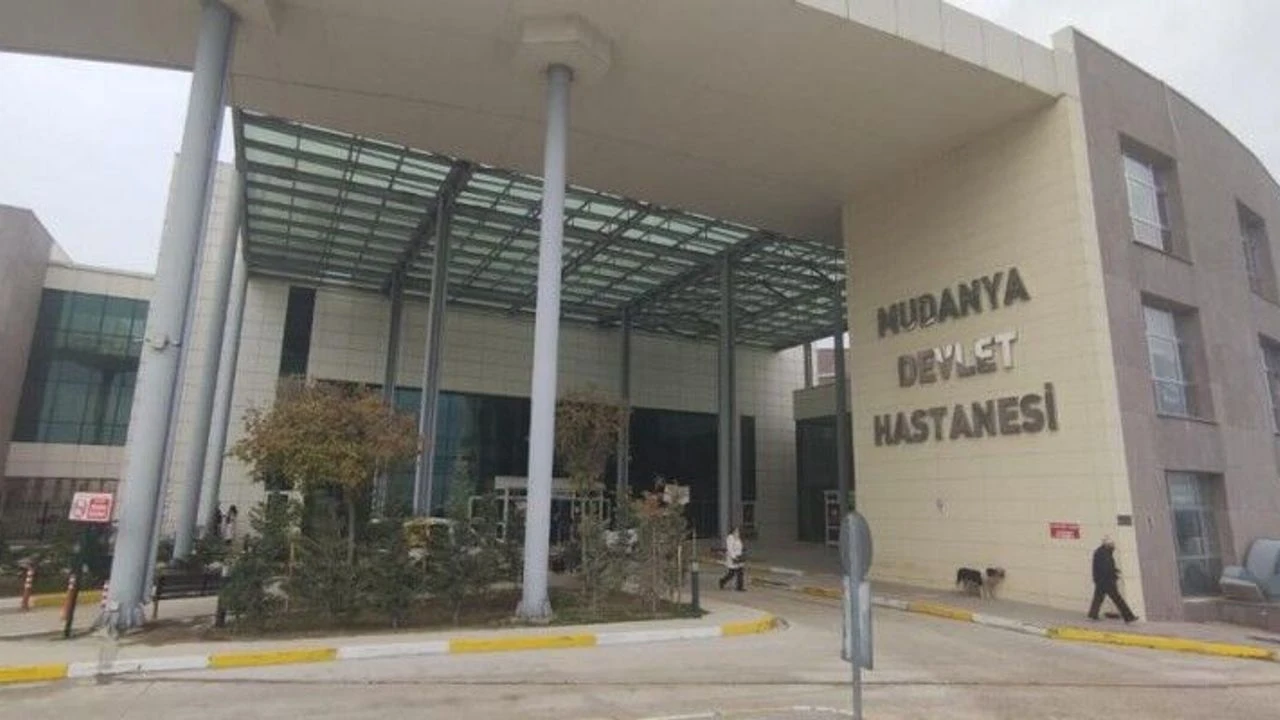 Hastanede kan donduran iddia: Hasta yakını sağlıkçının 3 parmağını kırıldı