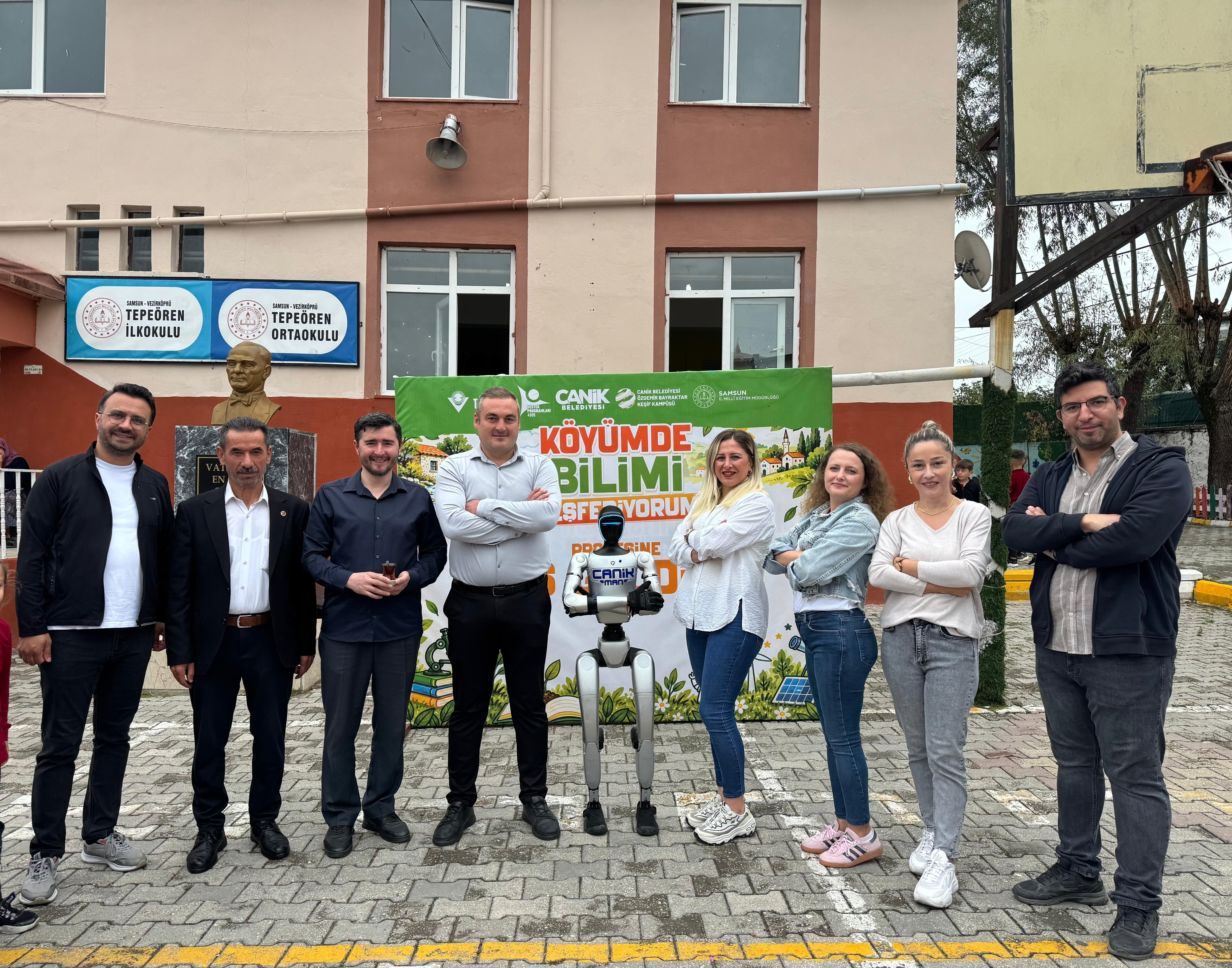 Türkiye'nin nüfusa kayıtlı ilk insansı robotu sınıfta!
