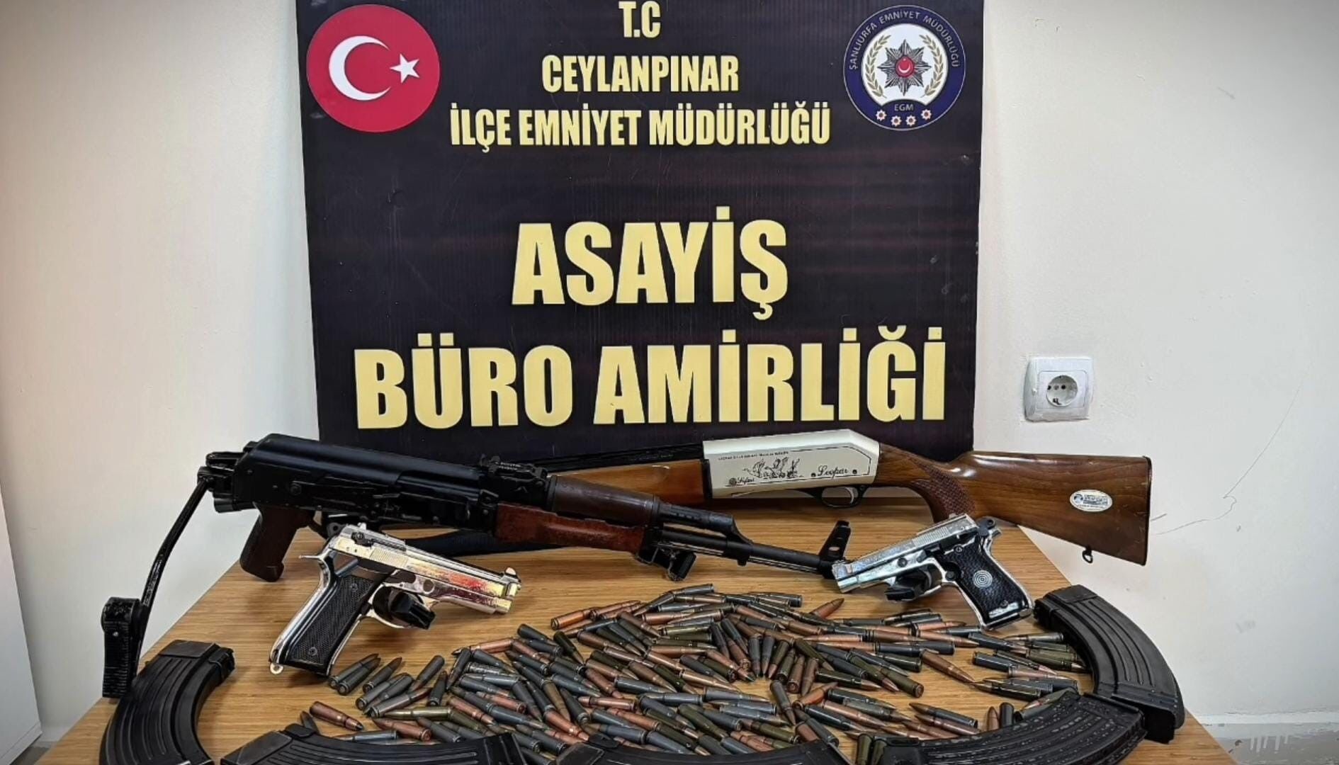 Şanlıurfa’da eş zamanlı operasyon: 57 silah ele geçirildi, 16 şüpheli gözaltında