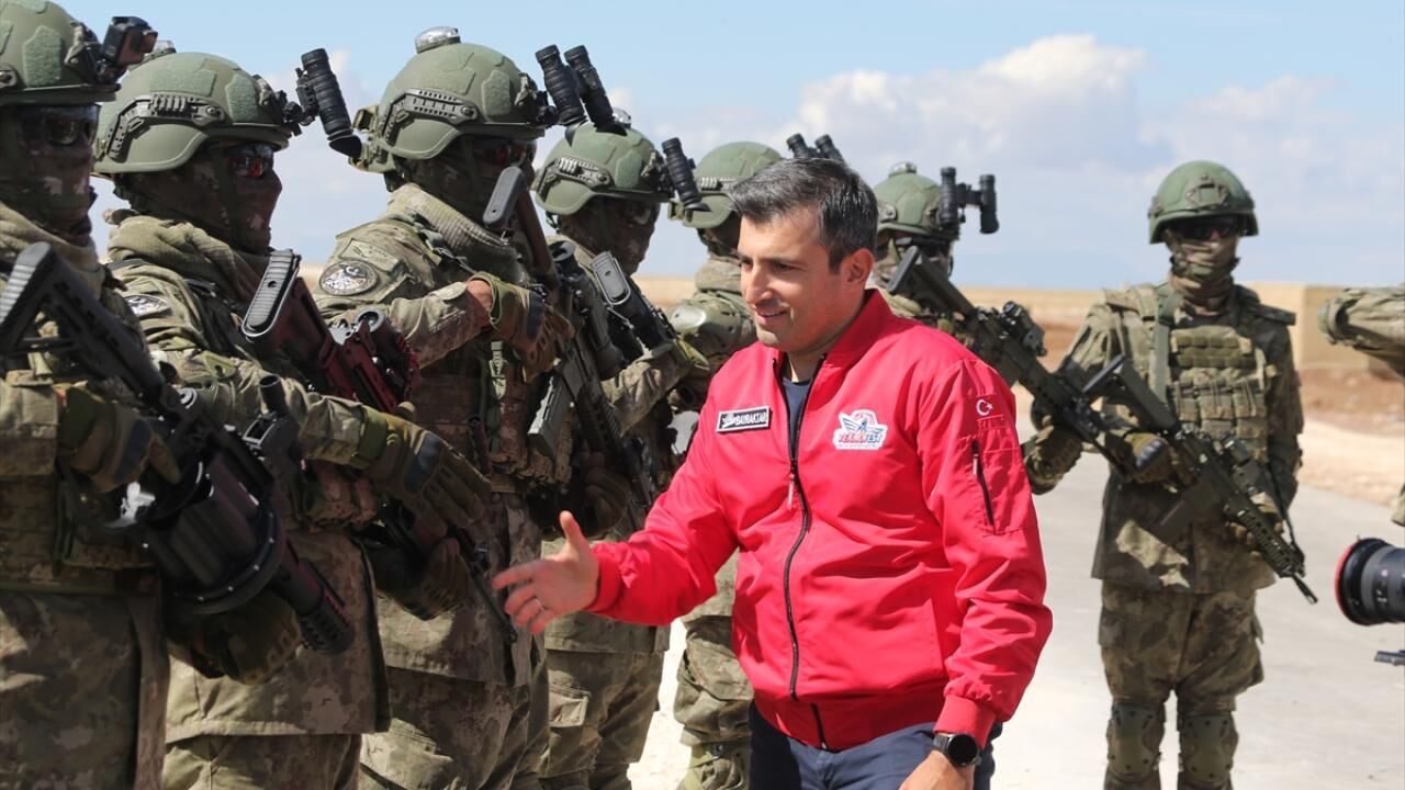 Selçuk Bayraktar, Teknofest Alanındaki Son Hazırlıkları Inceledi (2)