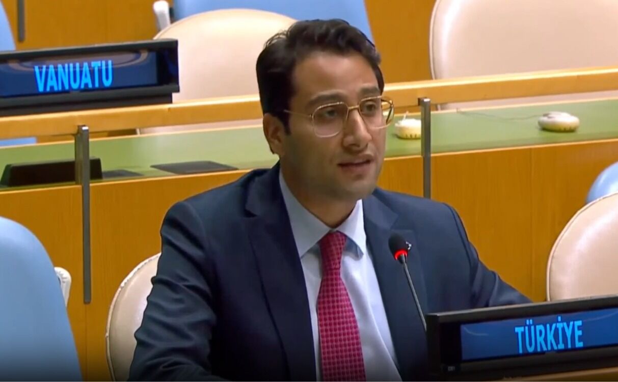 Türk Diplomat Konuşurken İsrailli Temsilcinin Tepkisi Olay Olduu