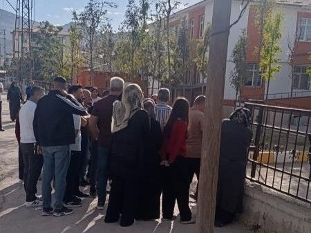 Van’da okul çevresinde korku dolu anlar: Pompalı tüfeğe el konuldu