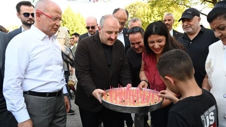 Varank'tan Özel'e börekli gönderme!