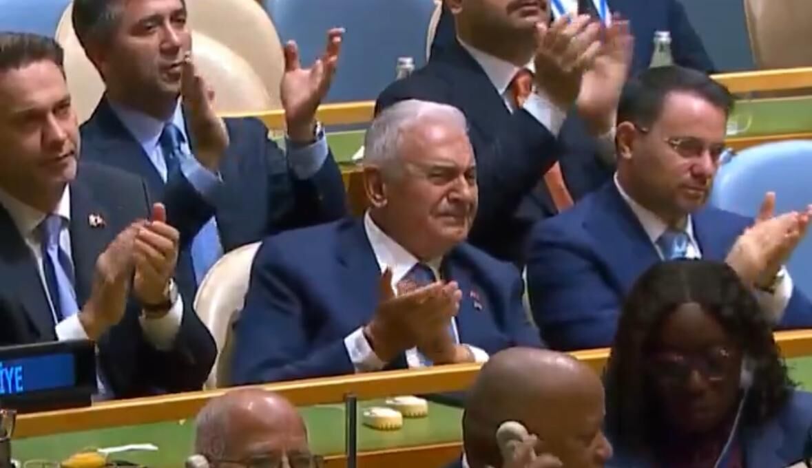 Cumhurbaşkanı Erdoğan BM kürsüsünde şiir okudu, Binali Yıldırım gözyaşlarını tutamadı!