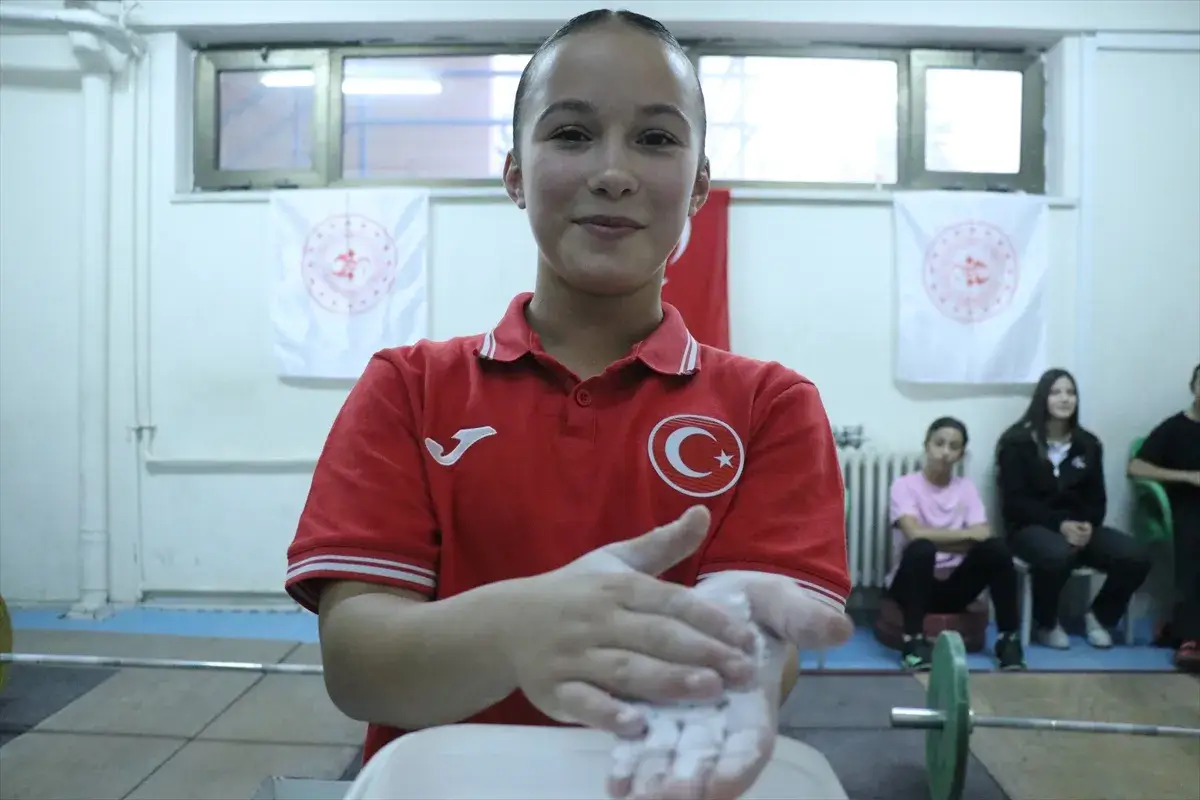 14 Yaşındaki Milli Halterci Asel Şenel'den Yeni Başarı Hedefi En Büyük Hedefim Olimpiyatta Altın Madalya Almak (1)