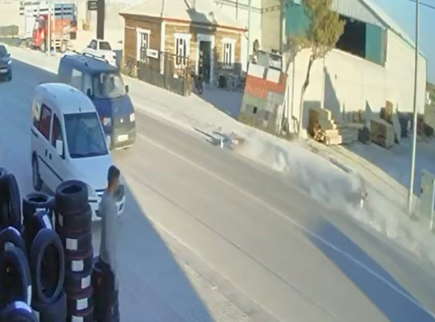 15 Yaşındaki Motosiklet Sürücüsünün Ağır Yaralandığı Kaza