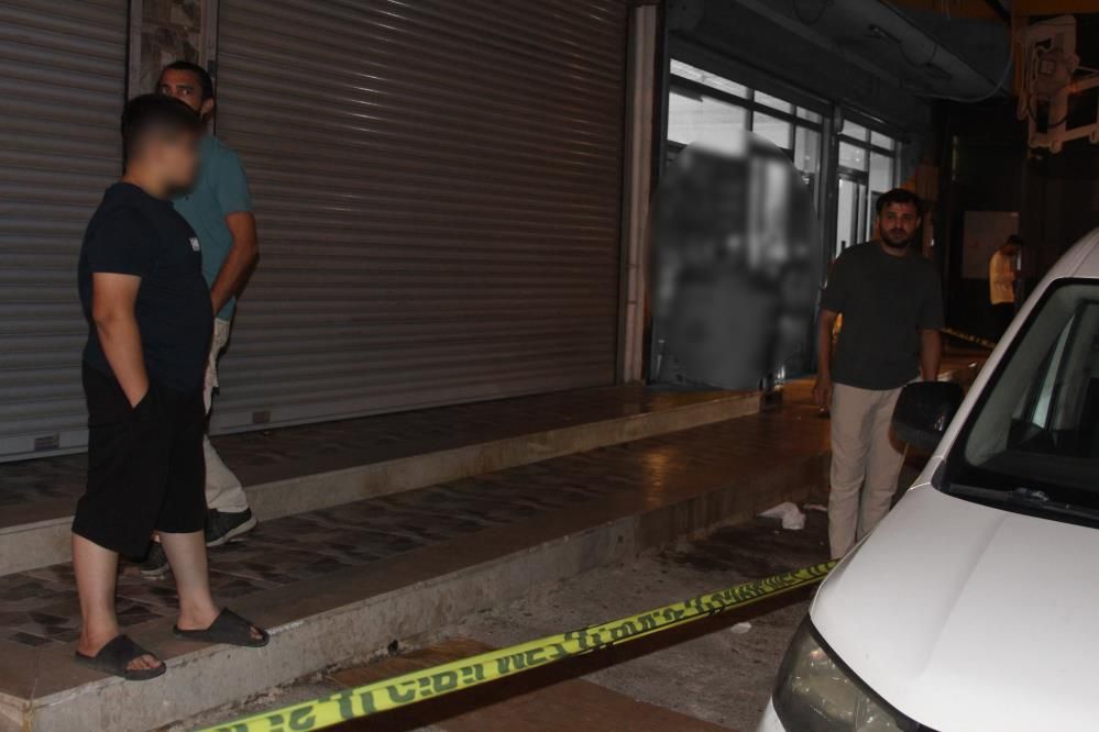 16 Yaşındaki Çocuk Iş Yerinde Başından Vuruldu