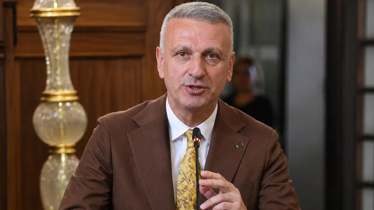 Oktay Saral’ın başörtüsü paylaşımı nedeniyle istifa ettiği iddia edildi