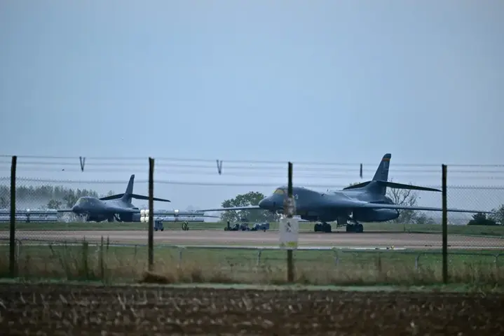 Abd Raf Fairford Üssündeki Tüm B 1 Bombardıman Uçaklarını Geri Çekti1