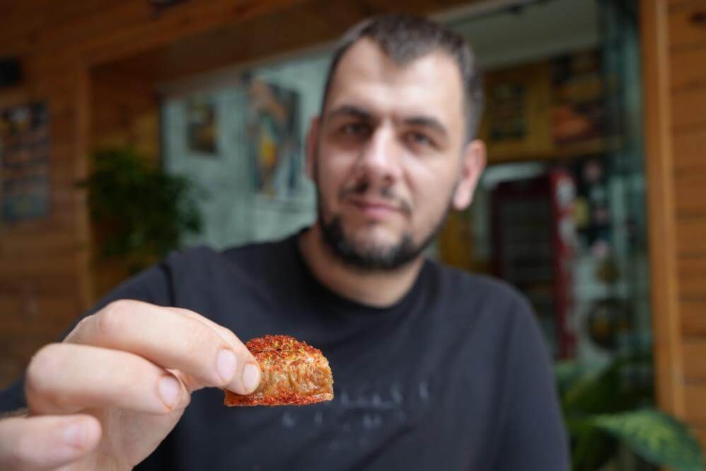 Acısız Yaşayamıyor