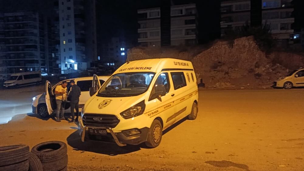 Adana Penceredeen Düştü