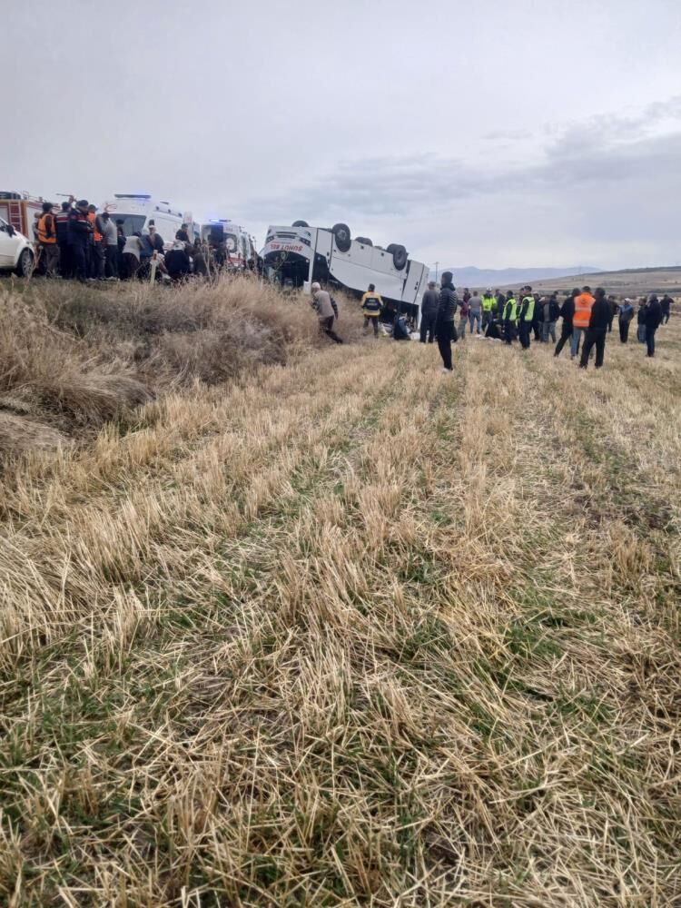 Afyonkarahisar'da Midibüsün Devrildiği Kazadan Acı Haber Geldi
