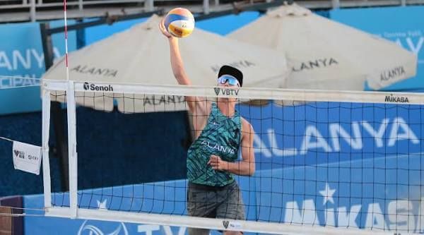 Alanya'da Plaj Voleybolu Rüzgarı Esti Yusuf Özdemir Gümüş Aldı-1