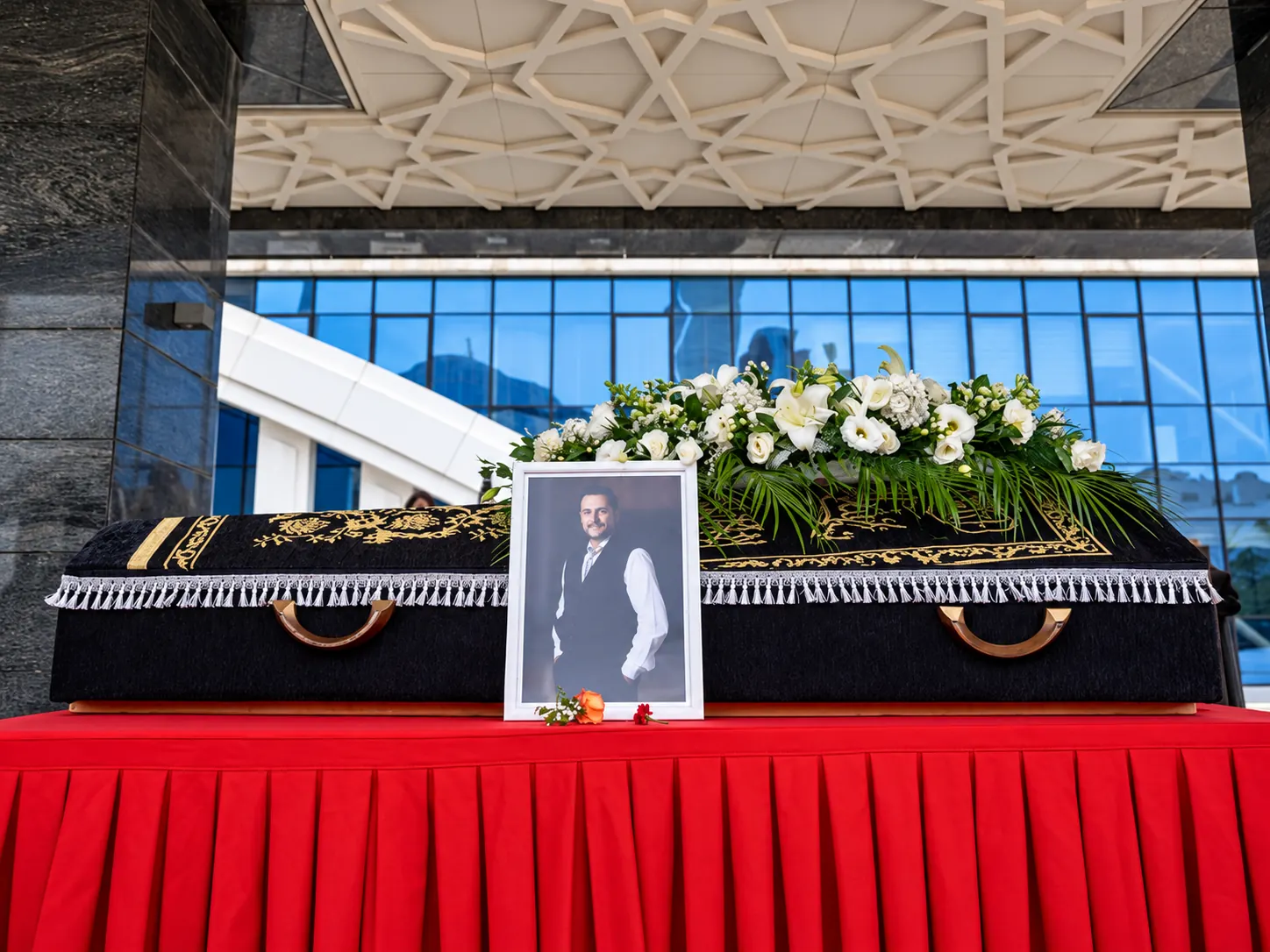 Alpay'ın cenazesi Ankara'da kılındı, sanat dünyası törene katılmadı