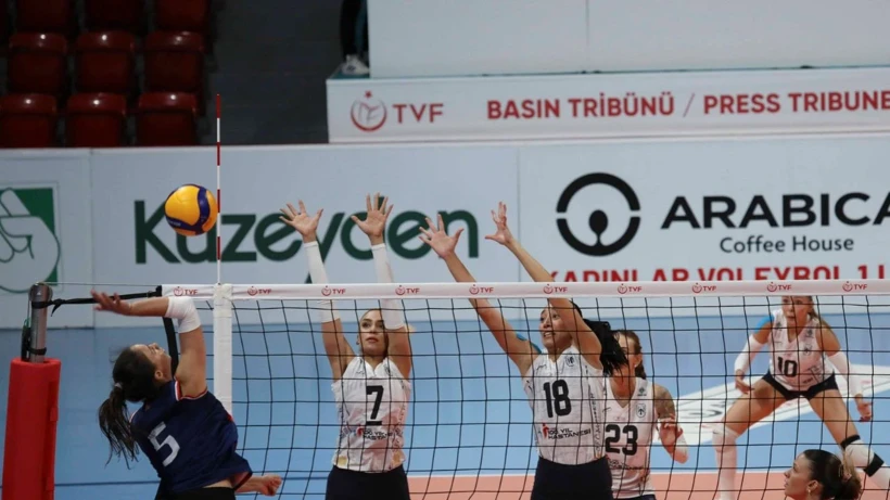 Ankara Büyükşehir Belediyesi Kadın Voleybol Takımı 1. Lig'de evinde sahaya çıktı