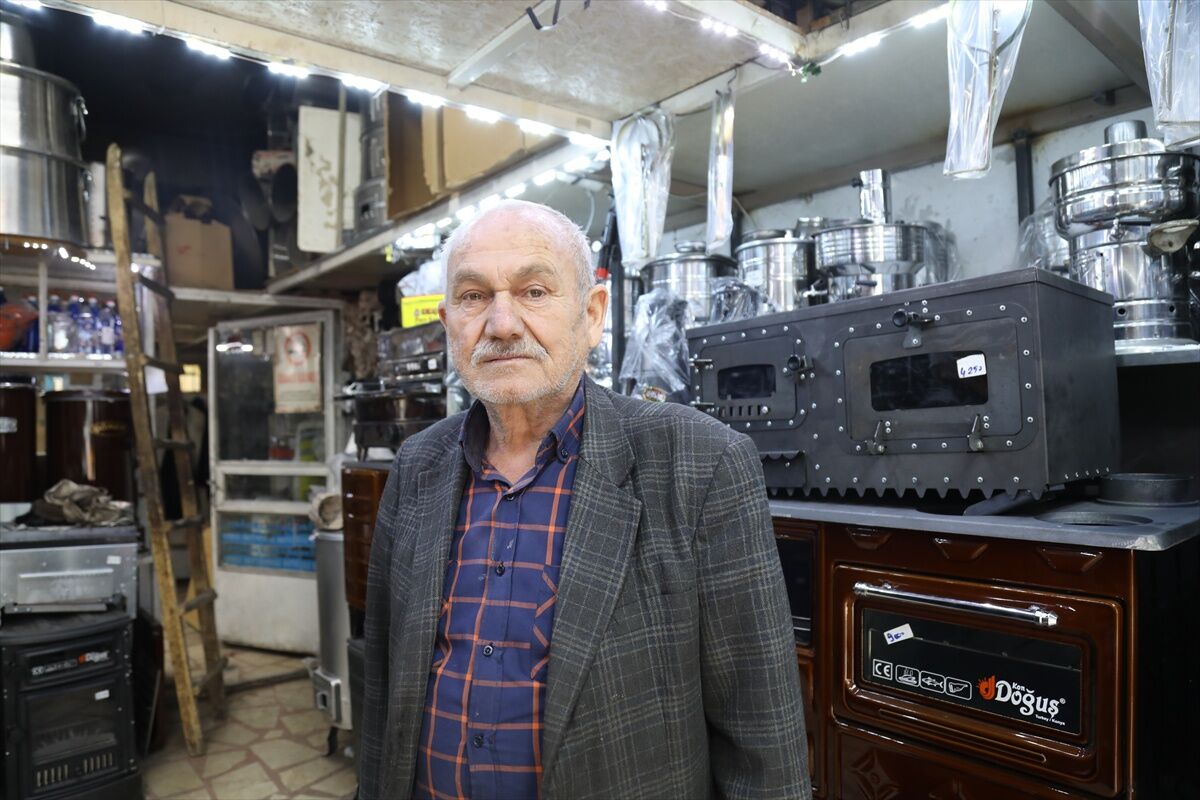 Ankara Çubuk'ta İsmail Demirci yarım asırdır soba üretiyor