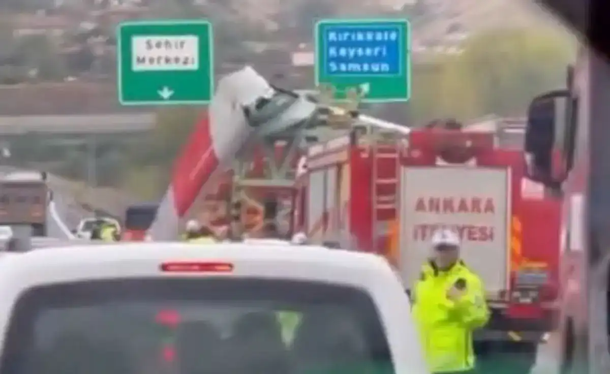 Ankara Mamak’ta Türbin Kanadı Taşıyan Tir Kaza Yaptı!