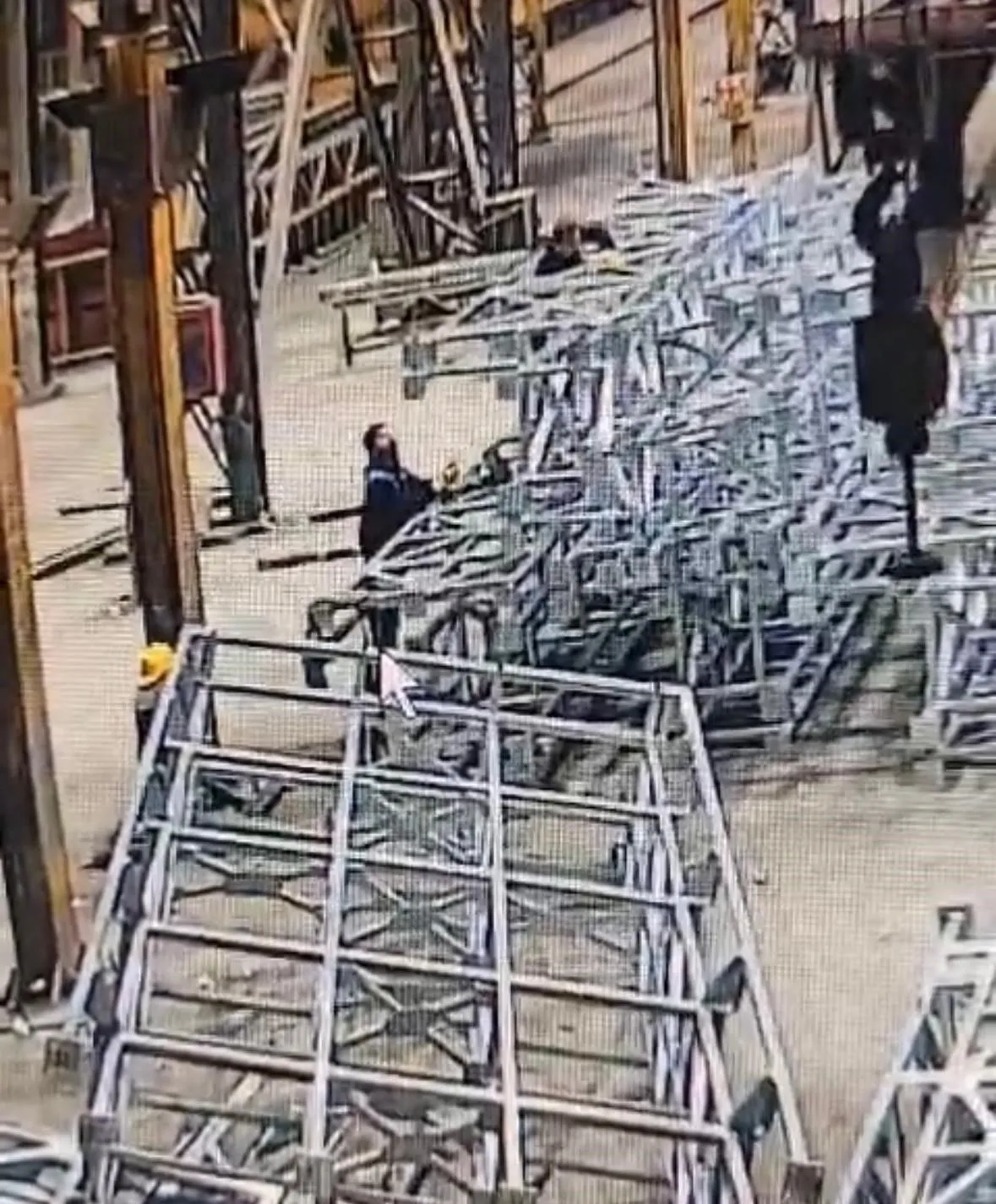 Ankara'da Fabrikada Feci Kaza 24 Yaşındaki Işçi Hayatını Kaybetti (1)