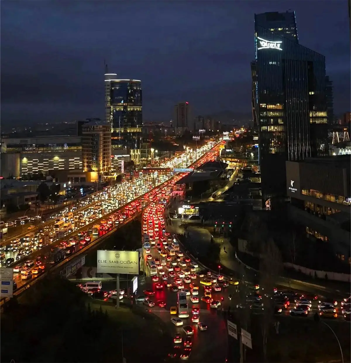Ankara’da Hafif Yağmur Trafiği Felç Etti2