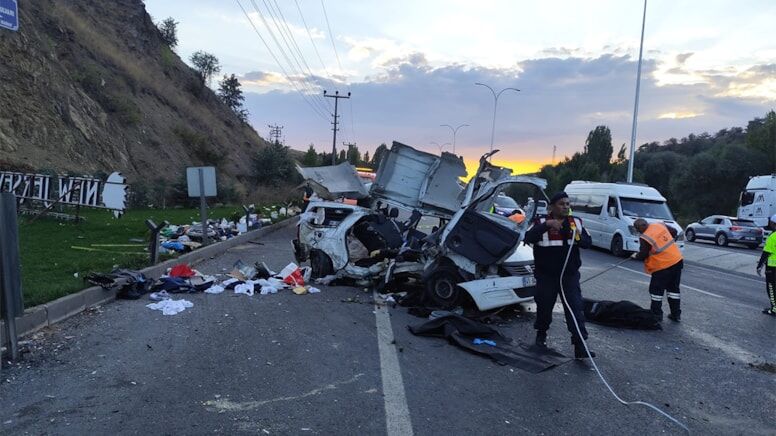 Ankara'da feci kaza: 2 ölü, 2 ağır yaralı