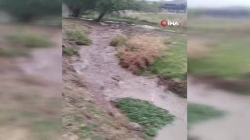 Ankara'da Sağanak Dereyi Taşırdı, Mahalle Sular Altında Kaldı
