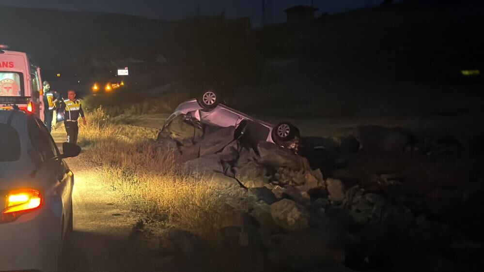 Ankara’da Sürücü Takla Atan Otomobilden Burnu Kanamadan Sağ Çıktı