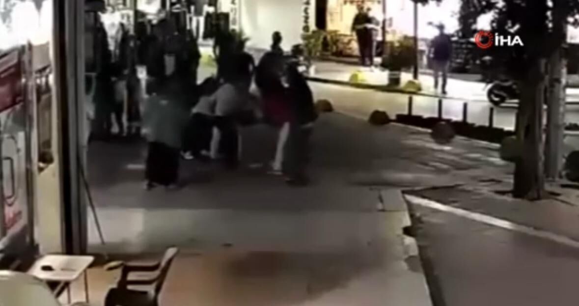 Anne Ve Kızını Cadde Ortasında Darbettiler