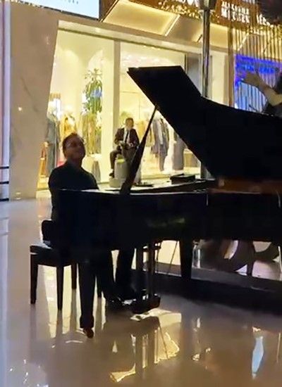 Antalya’da oteli su bastı, piyanist Titanic müziği çalmaya devam etti!