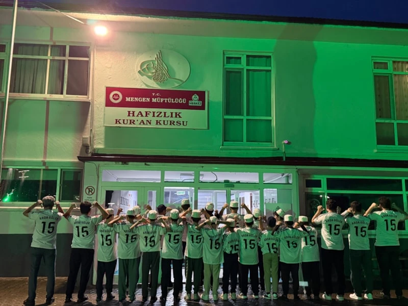 Arda Güler'den Bolu'daki Hafızlık Öğrencilerine Imzalı Forma Sürprizi (2)