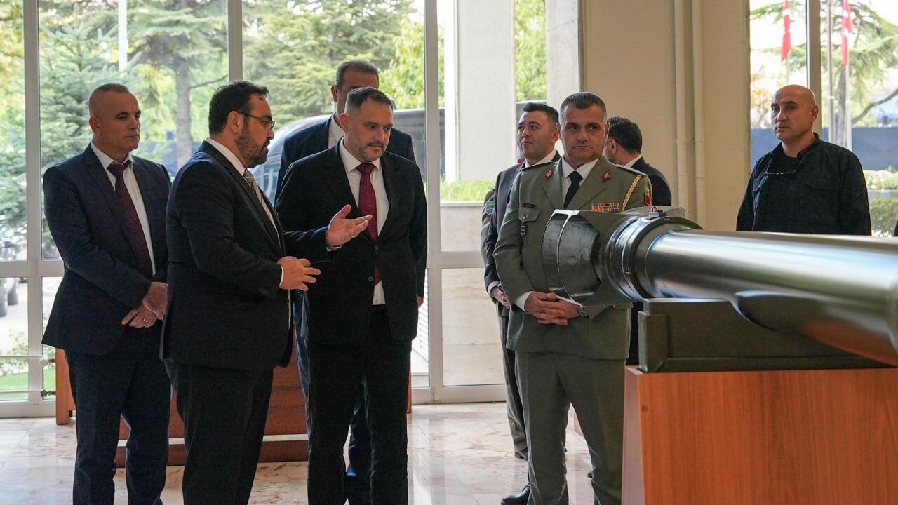 Arnavutluk Savunma Bakanı Mke'yi Ziyaret Etti Boran Obüsü Gündemde (1)