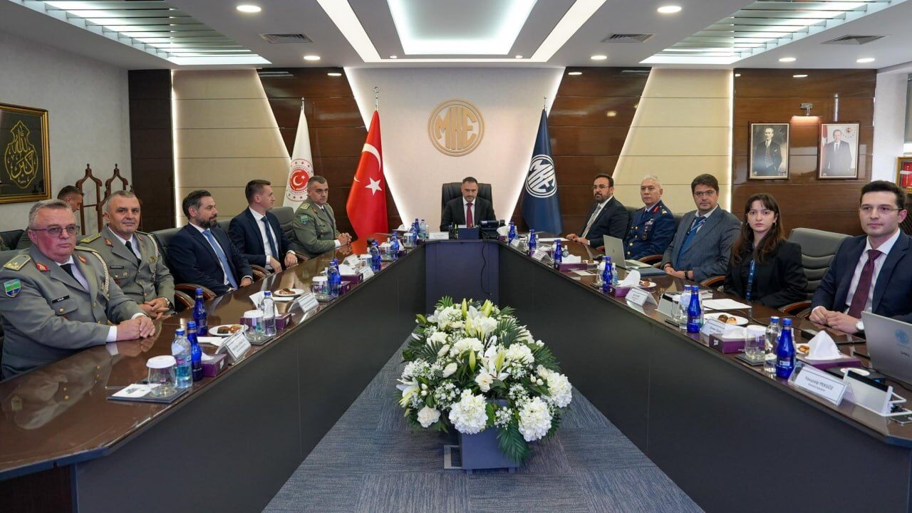 Arnavutluk Savunma Bakanı Mke'yi Ziyaret Etti Boran Obüsü Gündemde (3)