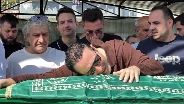 Atilla Taş Kızını Gözyaşları Içinde Son Yolculuğuna Uğurladıii